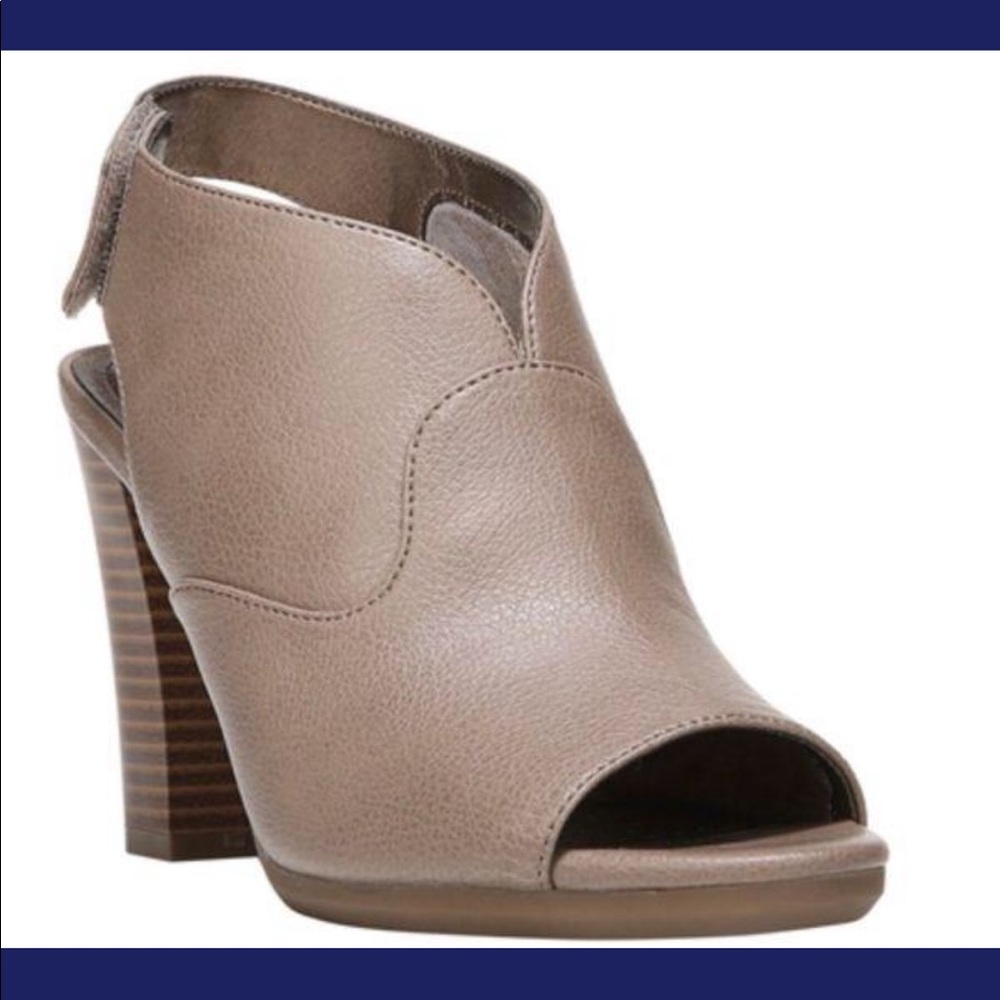 Life stride Ankle Booties
